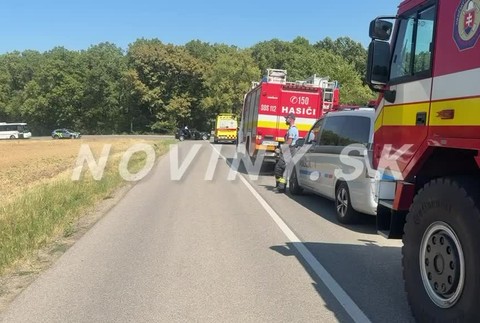 [multi] Nehoda dvoch áut pri Hosťovciach 471