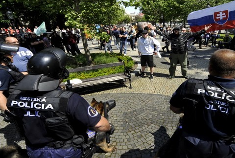 duhovy pochod policajti