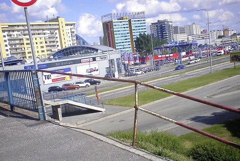 Petržalka Panónska cesta porušené zábradlie 3