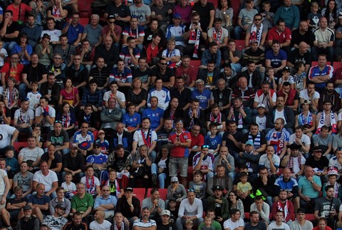 Zásah záchranárov počas zápasu Ligy národov: Fanúšik prestal dýchať