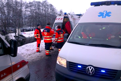 autobus prevrátený kamión Detva Zvolen Čierny most 3