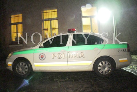 Dráma v Banskej Štiavnici: Muž mal manželku poliať kyselinou, postreliť mal aj syna