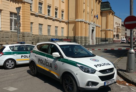 Anonym bomba súdy Trenčiansky kraj 4