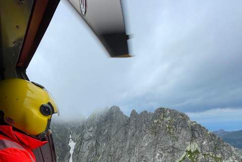 Záchranná akcia na Karbunkulovom hrebeni HZS zranene turistky (3)