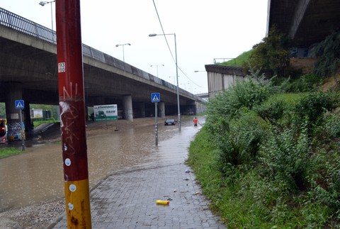 Bratislava - neprejazdná cesta od FTVŠ do Mlynskej Doliny 1