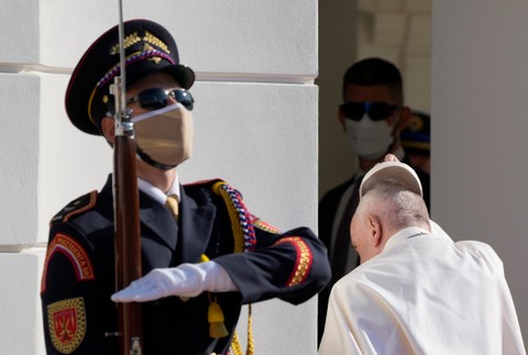 Pápež František pred Prezidentským palácom