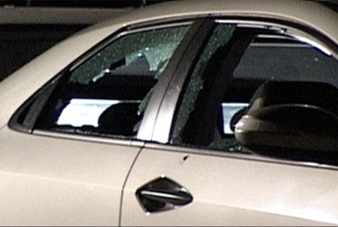 basternak vrazda rozbite sklo auto vraha