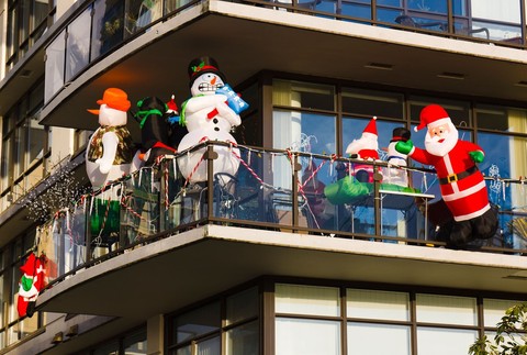 Vyzdobený balkón, Vianoce