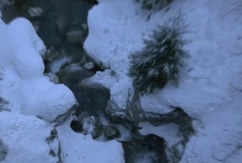 Smrť v tatranskom vodopáde. Voda vtiahla pod ľad turistu