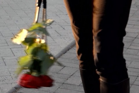 Zlatica Kušnírová chcela Ficovi vrátiť ruže. Na oslavy MDŽ ju nepustili