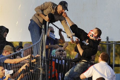 súboj fanúšikov päste