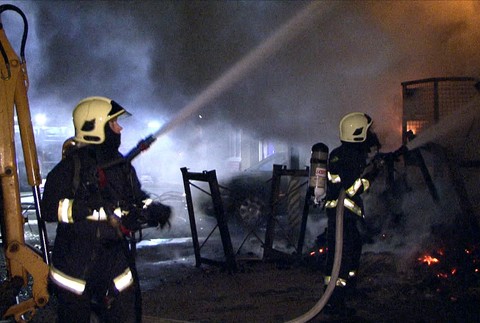 Poziar drevarska firma Banska Bystrica hasic2