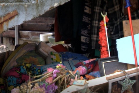 V decembri 2017 našli na sídlisku mŕtvu jeho manželku. Teraz na rovnakej ulici zomrel on