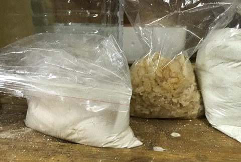 Ruského investigatívneho novinára zatkla polícia pre drogy. Podstrčili mi ich, tvrdí 