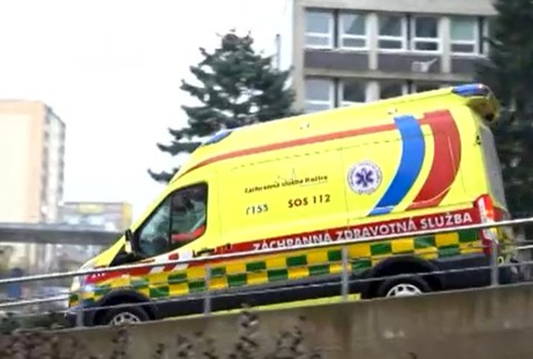 Mladíka obvinili z pokusu vraždy.