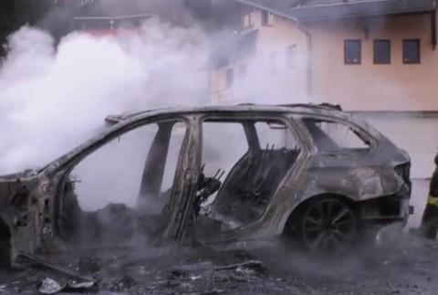 Autá viacerých rodín zachvátil požiar. Škody boli miliónové