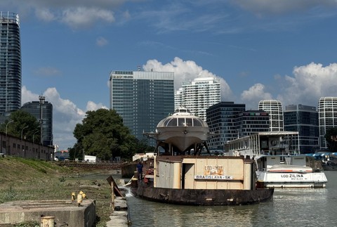 raketa lod pristav bratislava