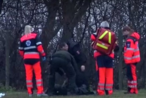 Pre nešťastnú lásku behal s nabitou zbraňou po sídlisku. Muž na tiesňovú linku zavolal sám