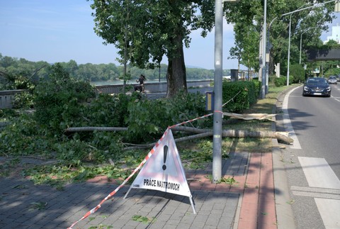 Búrka v BA