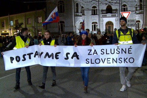 Postavme sa Za slušné Slovensko: Ľudia v uliciach Žiliny