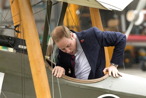 Princ William a jeho problémy s nastupovaním