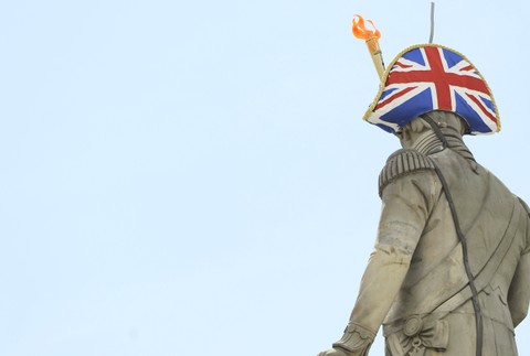 Admirál Nelson klobúk olympijska pochodeň