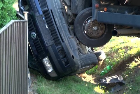 KN Nákladiak pritlačil auto5287