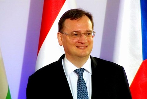 Český expremiér Petr Nečas úsmev cez zuby