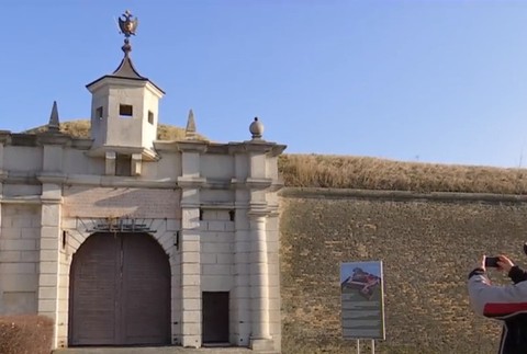 Preskúmajte unikátnu slovenskú pevnosť v papučiach