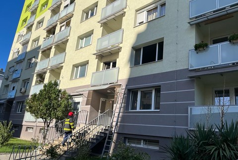 vybuch nove zamky hasici bytovka (3)