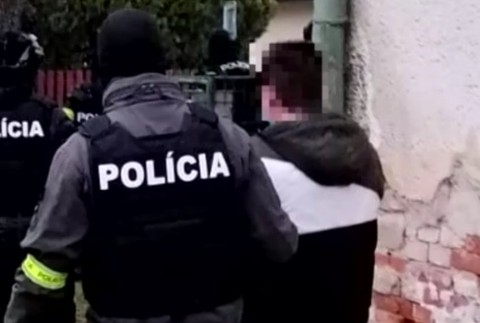 Dvojica predávala len 15-ročné dievča na sex.