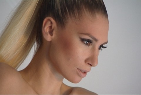  Ivana Kičikoleva s novým poprsím