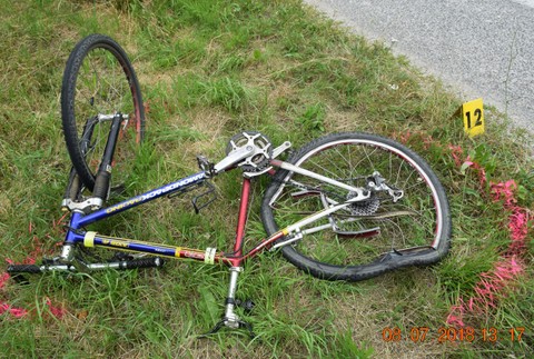 Nehoda pri Trenčíne. Auto zrazilo cyklistov 