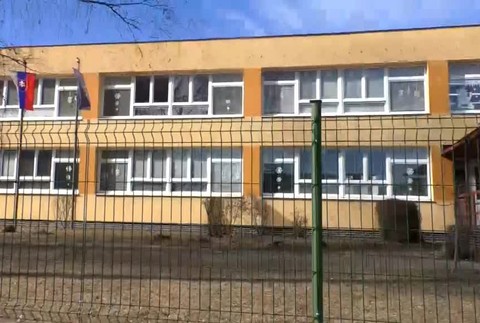 [multi] Streľba na škole. Chlapec postrelil spolužiaka 3011