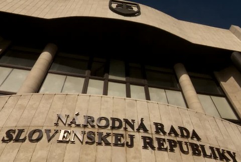 [multi] Vyhrážky vláde 2064