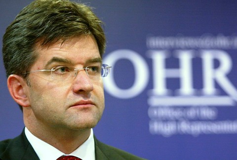 lajcak minister pozera nabok