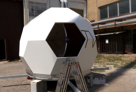 Nový meteorologický radar na streche TV JOJ