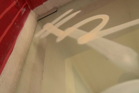 [multi] Národnú kultúrnu pamiatku zničili. Na divadle sa vybúrili sprejeri 10114