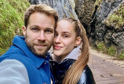 Tomáš Bezdeda s priateľkou