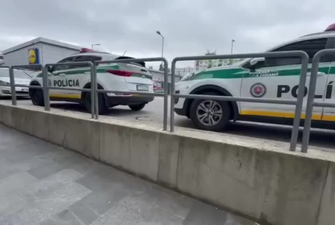 [multi] policajti pred uradom inspekcnej sluzby 10498