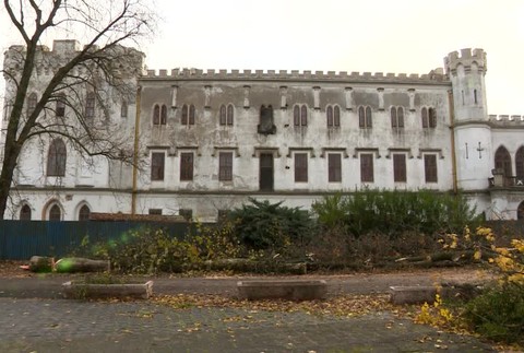 Kaštieľ v Rusovciach už dlhé roky chátra. Jeho rekonštrukcia bude drahšia, než sa predpokladalo