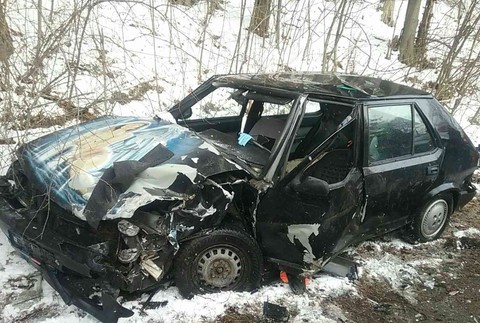 Pri čelnej zrážke sa zranilo aj maloleté dieťa