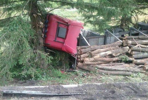 Prevrátený kamión.jpg