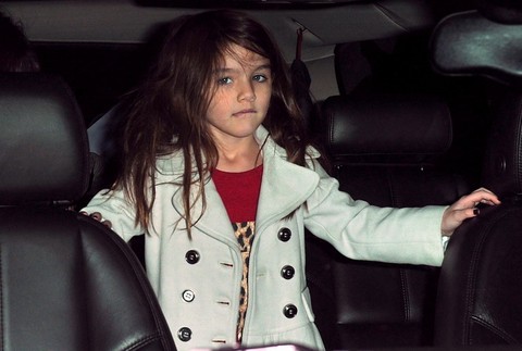 Suri Cruise v aute