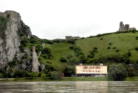 hrad Devín pohľad z lode