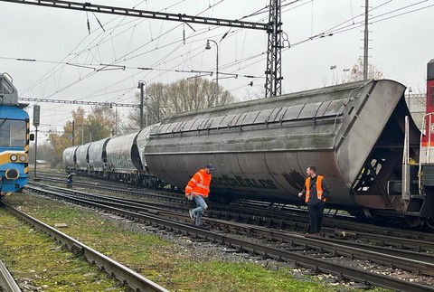 vykoľajený vlak (2)