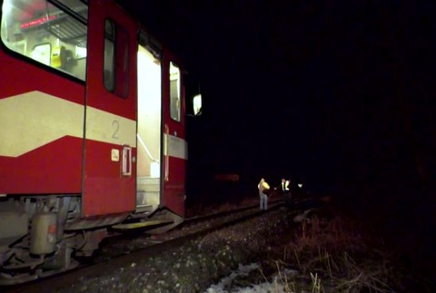 [multi] Vlak zrazil mladíka. Zázrakom prežil, utrpel ale devastačné poranenia nôh 177