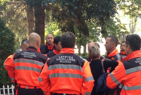 Poprad_posledná rozlúčka_záchranári.jpg