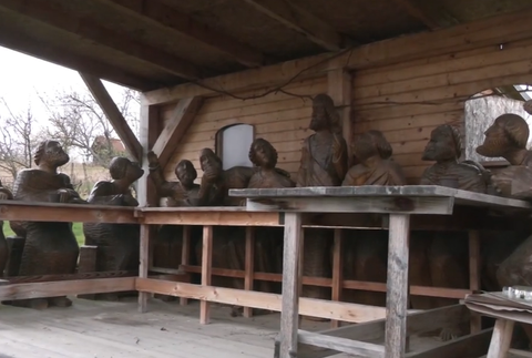 Veľkonočné sochy u rezbára 3