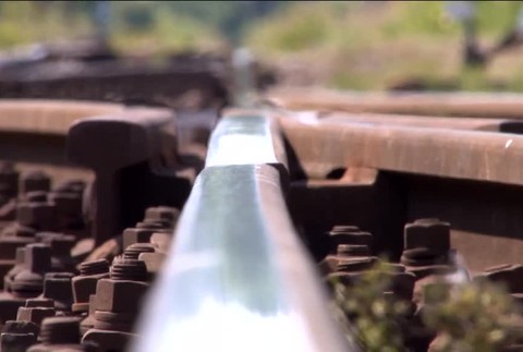 Pašeráci opäť nemali šťastie. Tisícky lacných cigariet ukryli do nákladného vlaku1556